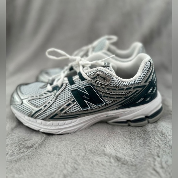 NEW BALANCE 25S/S 1906 Unisex Running Shoes Sportswear Casual Sneakers - Picture 3 of 4